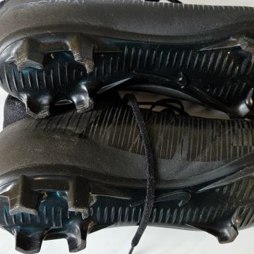 Kopačke Nike Mercurial št. 42.5-nove