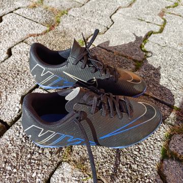 Nogometni čevlji Nike 35,5