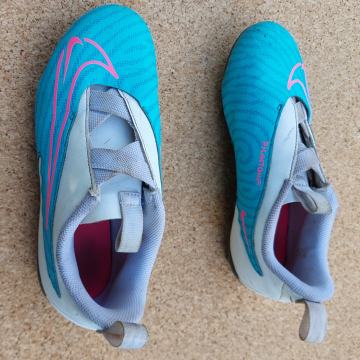 Nogometni čevlji Nike Phantom GX, št. 35.5