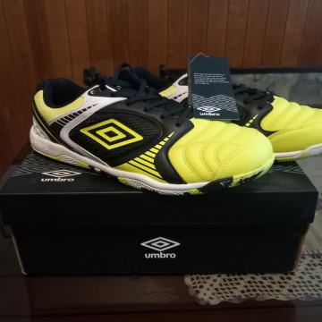 NOVI nogometni copati UMBRO Slayer IC / št. 44