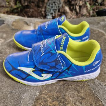Otroški nogometni čevlji vel. 34 JOMA