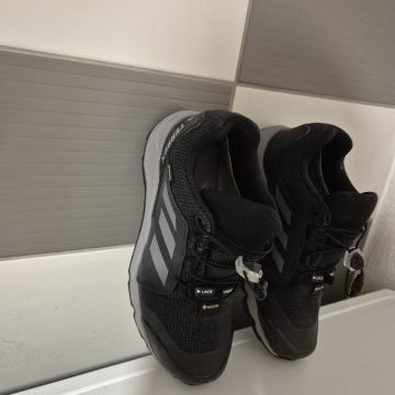 Otroški pohodni čevlji Adidas Terrex št. 33, Goretex