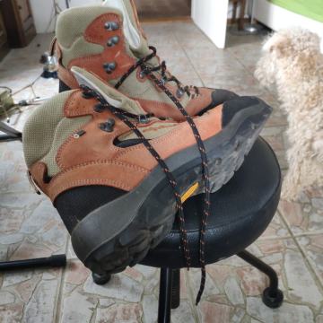 pohodni čevlji Alpina 42, možna menjava za sandale 42.5