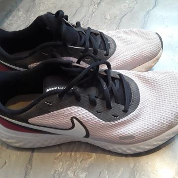 Nike ženski telovadni št.41