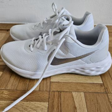 Tekaški copati Nike Revolution 6