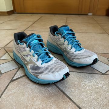 Ženski čevlji za tek MIZUNO št. 40,5