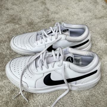 Superge za tenis Nike 36