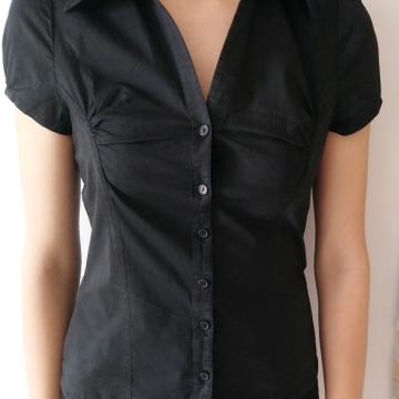 Črna srajčna bluza