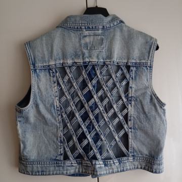 AC NOV JEANS TELOVNIK Z ETIKETO M