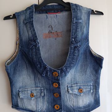 AUTFIT NOV MODER JEANS TELOVNIK 40