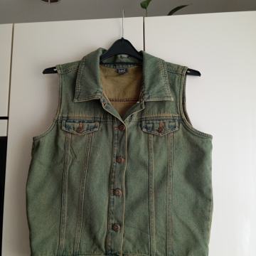 NOV MODRO RUMEN JEANS BREZROKAVNIK 40