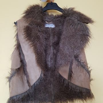 NOV RJAV KRZNENO USNJEN BREZROKAVNIK S