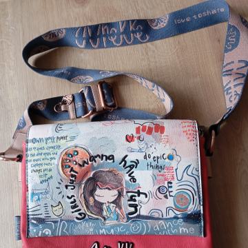 ANEKKE NOVA RDEČE PISANA TORBICA