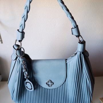 Baby blue torbica, nova