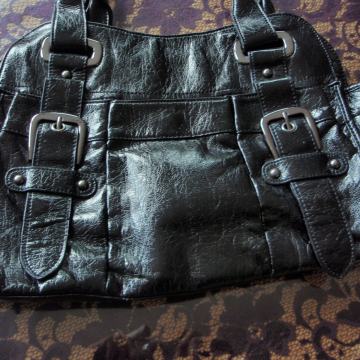 ČRNA ELEGANTNA TORBICA