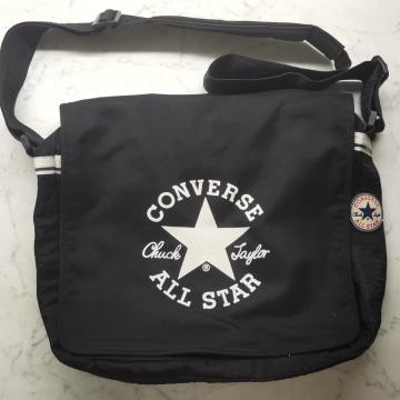 Črna torba Converse