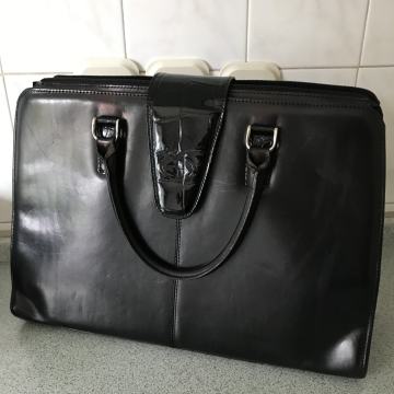 Črna usnjena torbica “ledr taška”