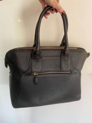 Črna usnjena torbica