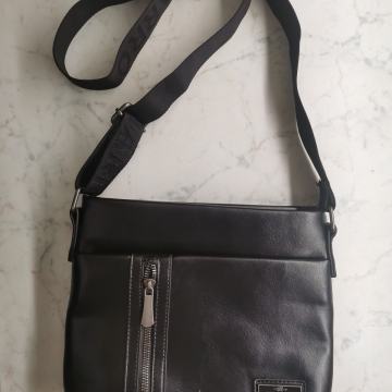 Črna ženska torbica, novo!