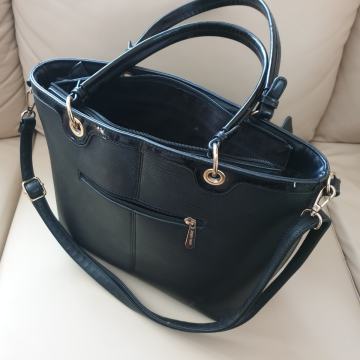 Črna ženska torbica