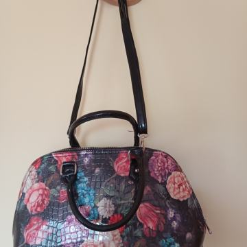 ČRNO CVETLIČNA TORBICA