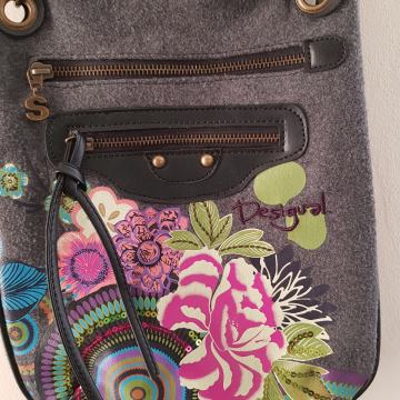 DESIGUAL SIVO CVETLIČNA NOVA TORBICA