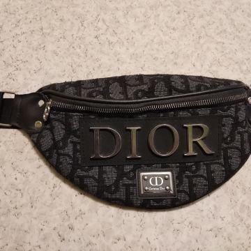 Dior torbica okoli pasu