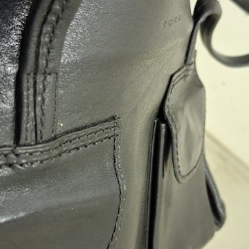 Elegentna ženska črna usnjena torbica TOKO