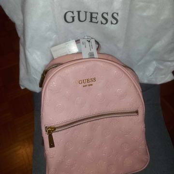 GUESS nahrbtnik Vikky (LF) HWLF69 95320 Roza - NOVI !!