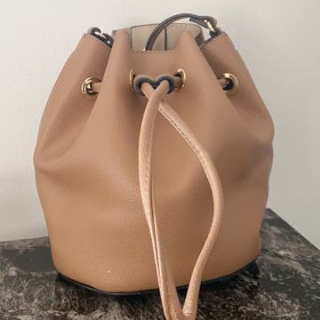 NOVA H&MM BUCKET BAG TORBICA