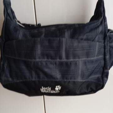 JACK WOLFSKIN NOVA ČRNO PISANA TORBICA