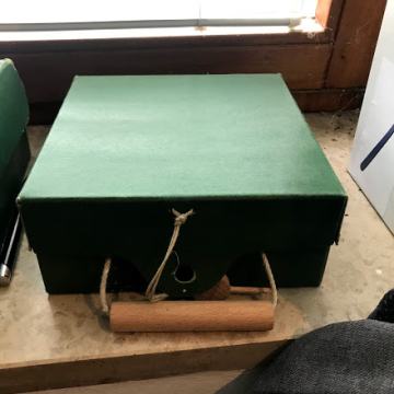 Kovček iz kartona, kartonski kovček,škatla,potovalka,