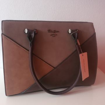 m.dodatki#torbica ○DAVID JONES ○kompaktna ○elegantna●nova
