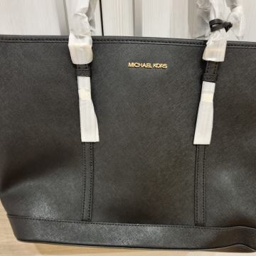 MICHAEL KORS JET SET TORBICA NOVA