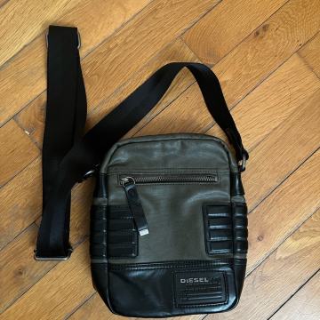 Moška cross body Diesel torbica