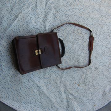 MOŠKA MESTNA USNJENA TORBICA