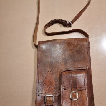 Moška naramna torbica