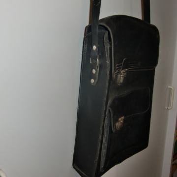 MOŠKA USNJENA TORBICA