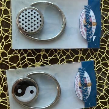 Obešalnik za torbice