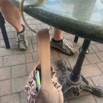 Obešalnik za torbice