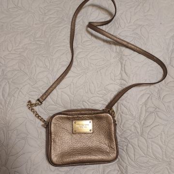 Original Michael kors majhna torbica zlata