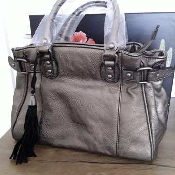 PICARD ŽENSKA TORBICA - ATRAKTIVNA - UGODNO