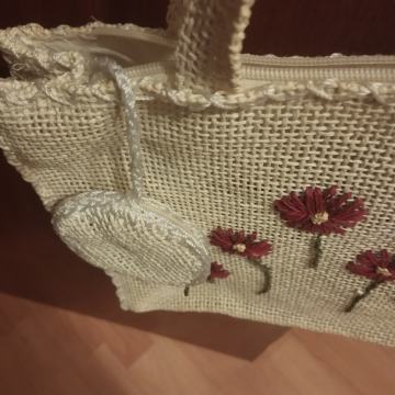 Posebna torbica z zadrgo in malo denarnico