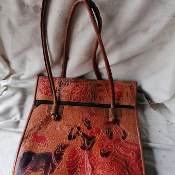 POSLIKANA USNJENA TORBA 33 x 33 cm