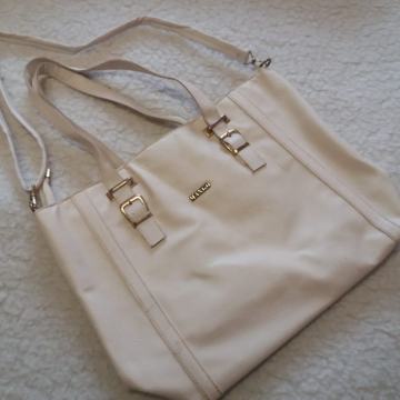 Prodam žensko torbico- bež barve za 7 EUR