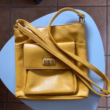 Prodam naramno  torbico