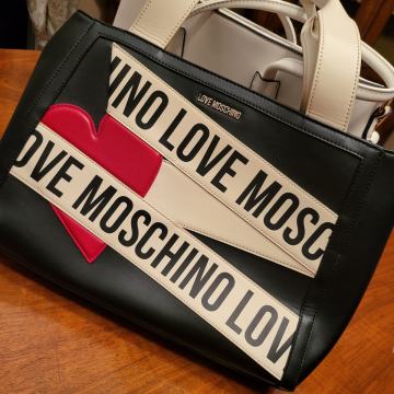 Prodam original Moschino torbico