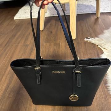 Rabljena torbica Michael Kors