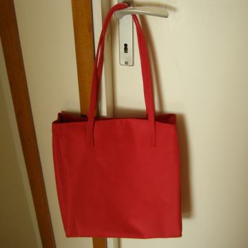 Rdeča torbica