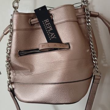 REPLAY NOVA TORBICA Z ETIKETO